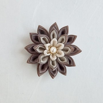 花卉胸針 棕色　tsumami-zaiku