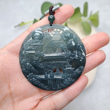 逸品軒~天然翡翠A貨-M0045-瓜料冰糯山水貴人墜子(鏤空雕) 長35.8mm寬35.8mm厚12.2mm 寓意胸懷天