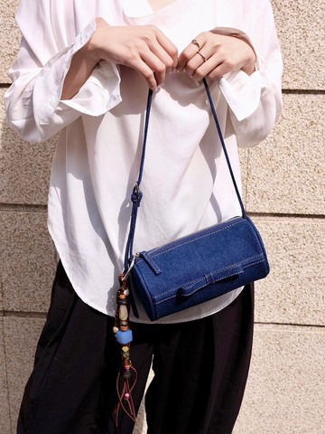 又甜又酷的蝴蝶結牛仔圓筒腋下包 深牛仔色