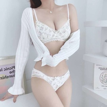 DUYI~台灣現貨🚀內衣女 無鋼圈內衣 小胸聚攏 日系碎花 薄款 大胸顯小 少女bra 內衣套裝