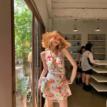 莫奈後花園多巴胺掛脖連衣裙女 連身裙女 夏季碎花裙 海邊度假裙 碎花吊帶裙 掛脖裙 連衣裙女 海島度假裙