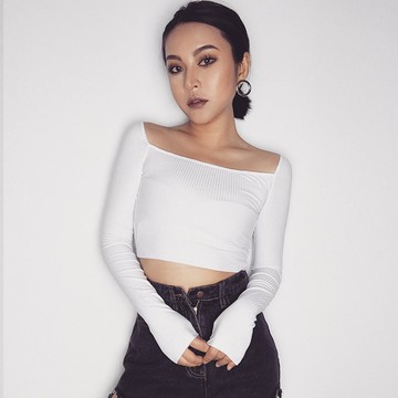 FINDSENSE G6 韓國時尚復古優雅百搭長袖修身短款T恤顯瘦白色芭蕾打底衫