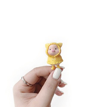 (現貨) 盆栽裝飾 可愛豬豬系列-穿黃雨衣豬豬 微景觀插飾 擺飾