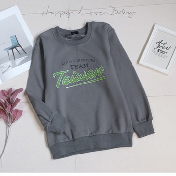 男大童 厚款 深灰綠色英文美式個性不倒絨上衣 秋冬童裝 大童上衣 大童長袖 男大童長袖 刷毛