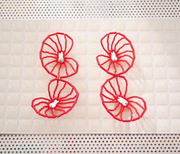 tsububu / 珠飾刺繡 / 植物 / 耳環 / 睡蓮 / 紅色