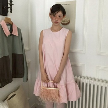 MOCO韓版chic減齡氣質寬鬆下擺荷葉邊後拉鍊無袖背心裙