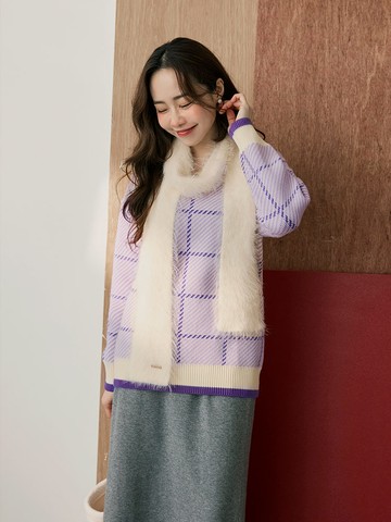 撞色格紋緹花愛心刺繡V領針織上衣