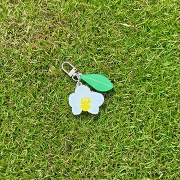 【JUJU ORCHID 啾啾蘭】白蝴蝶蘭-造型壓克力吊飾