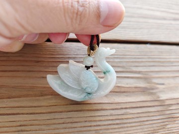 【親翠】天然翡翠 冰美飄花手感雕刻美天鵝調整式繩鏈