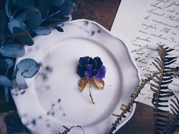 Cerrito 紫絲絨盛放玫瑰琺瑯別針・美國古董首飾 Vintage Jewelry