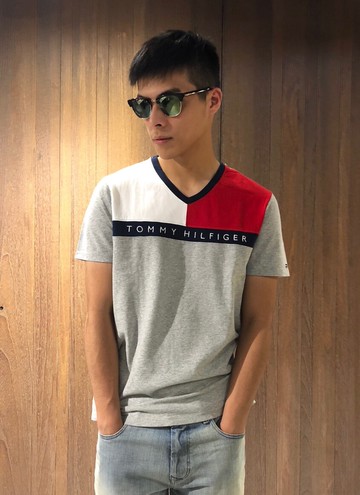 美國百分百【Tommy Hilfiger】T恤 TH T-shirt 短袖 短T 經典配色Logo V領 白灰 J148
