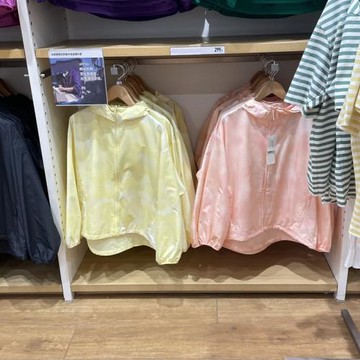 試衣間女裝2023夏季印花便攜式防紫外線連帽外套口袋防曬衣457470