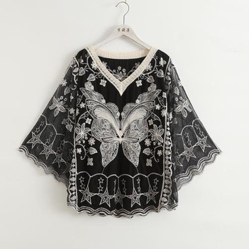 夢箱子2024夏新款甜美蝴蝶刺繡大V領套頭紗網蝙蝠袖繡花棉布蕾絲