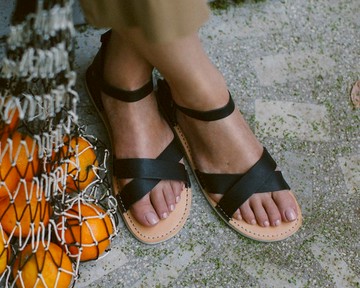 黑色皮革涼鞋、黑色涼鞋、女士涼鞋、夏季鞋、露趾涼鞋、夏季涼鞋