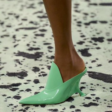 歐美綠色包頭拖鞋女細跟夏季黑色尖頭高跟鞋異型跟亮皮涼拖鞋外穿