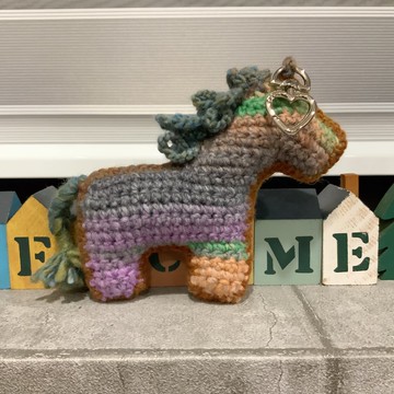 帥氣自然捲—獨處的自由 鉤織小馬—吊飾/馬年/玩偶