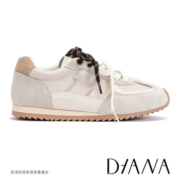 DIANA 復古運動感造型雙綁帶平底德訓鞋 米色 #55854