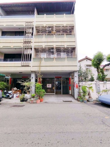 忠明國小邊間大面寬透天｜台中市西區明禮街