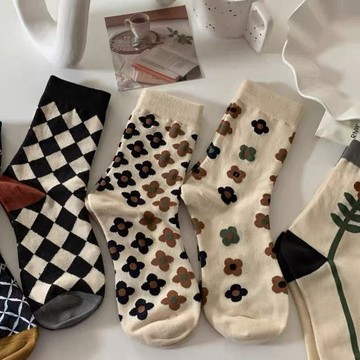 熱銷 襪子 中筒襪 韓版復古花朵襪子 春秋款 純棉襪 ins潮 日系 黑色係襪子 學生襪 可愛 長襪 碎花 菱形 棋盤