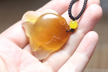 【年年有餘】天然和田玉|手工雕刻設計|原創小魚吊墜|魚項鏈|掛件