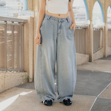 QUEENSHOP_F 女裝 側剪接洗水造型繭型牛仔長褲 XS/S/M/L 現+預 【04011871】
