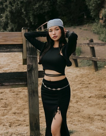 一眼就愛上妳；繞脖BraTop+抽皺開岔長褲裙+外套三件組 兩色