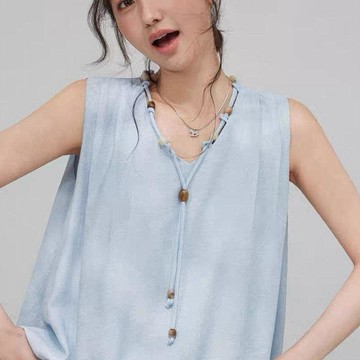 大尺碼無袖背心 涼感 透氣 百搭 法式甜美藍色V領無袖襯衫女26夏季設計感繫帶百搭減齡背心上衣0802