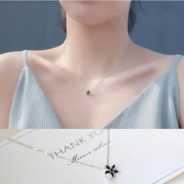 【Emi艾迷】韓系迷人黑鑽小雛菊綴珠鎖骨鍊項鍊