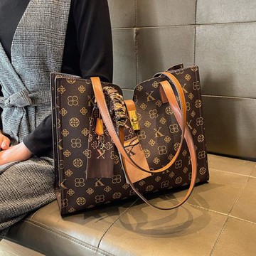 香港品牌包包女新款2026通勤真皮手提腋下包單肩托特包大容量大包