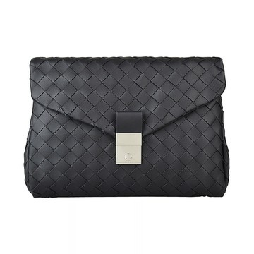 BV BOTTEGA VENETA 寶緹嘉 小編織設計LOGO小羊皮翻蓋釦式手拿包(黑)