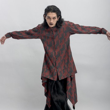 INF 立領不對稱垂墜剪裁印花襯衫 / 熾焰紅