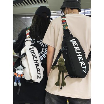 男士胸包青少年男孩單肩挎包男生運動小背包女斜挎包包男款騎行包