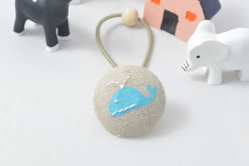 手感布包釦髮束 - 鯨魚