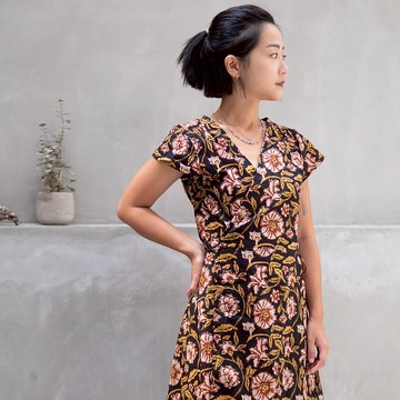 印度蓋染工藝純棉一片裙 短袖罩衫 － 扶桑花黑【9月全尺寸補貨】