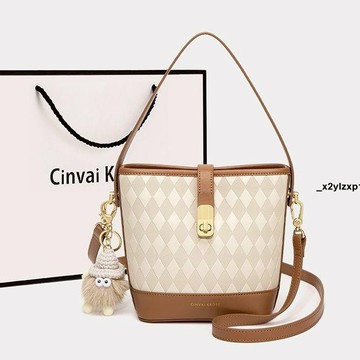 小c&k包包女式新款夏天手提水桶包真皮包斜挎包女通勤單肩包CinvaiKrose