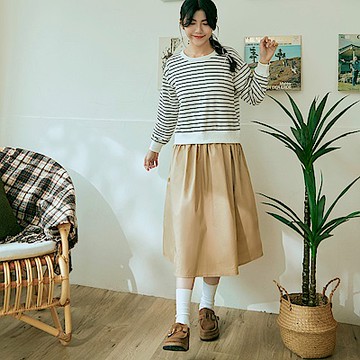 OB嚴選-日系假兩件橫條紋落肩衛衣拼接傘襬洋裝《DA10249-》