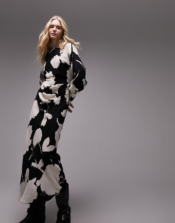 Topshop ruched front long sleeve printed midi dress in mono floral print-Multi