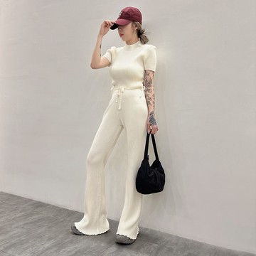 坑條捲邊微喇針織長褲-白【KT201719】