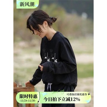 張子楓同款小眾黑白玫瑰印花圓領衛衣女秋冬新款松弛感穿搭上衣服