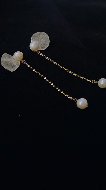 真花淡水珍珠垂式耳環Ethereal Earrings