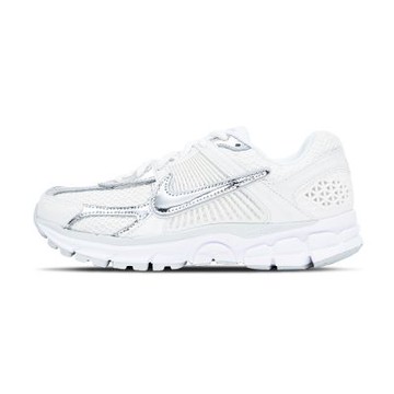 Nike Zoom Vomero 5 女鞋 白銀色 復古 V5 鍍鉻腳趾 老爹鞋 運動 休閒鞋 HF7723-100