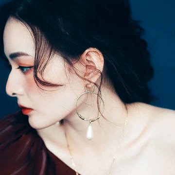 COR-DATE / 圈圈交疊水滴耳環