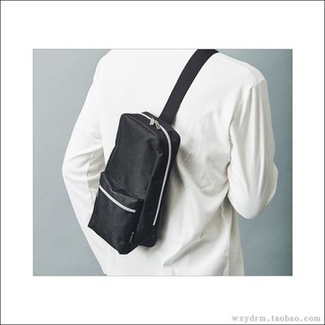 潮牌 男式 黑色簡約款 潮流后背包 胸包 斜挎包，商務休閑均可！