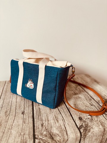 日系可愛刺繡貓 多功能肩背包斜背包 可拆卸可調節背帶內袋設計