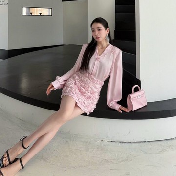 「設計師款」專櫃品質韓劇女主，絲滑襯衫+立體玫瑰花套裝
