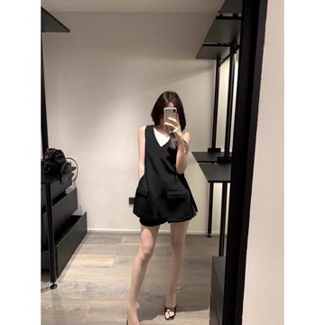今年流行女裝穿搭韓系高級感黑色氣質名媛V領無袖上衣+短褲兩件套