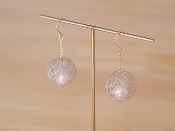 耳夾和煙用珍珠