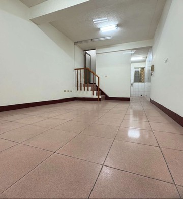 鼎山商圈核心近輕軌/家樂福活巷三樓透天｜高雄市三民區民族一路