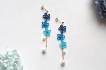 tatting蕾絲小花與棉珍珠耳環・藍寶石藍
