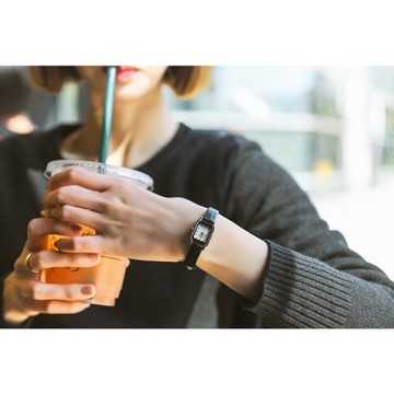 絕版女士腕表皮帶小表盤復古方形手表女皮帶款小巧簡約氣質石英表